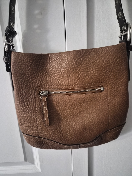 Coach Handbags - Classic Coach Carmel Brown Leather Crossbody Bag